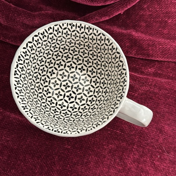 SIGNATURE ENGLISH  TEA CUP: 12 Oz. - Picture 3 of 4